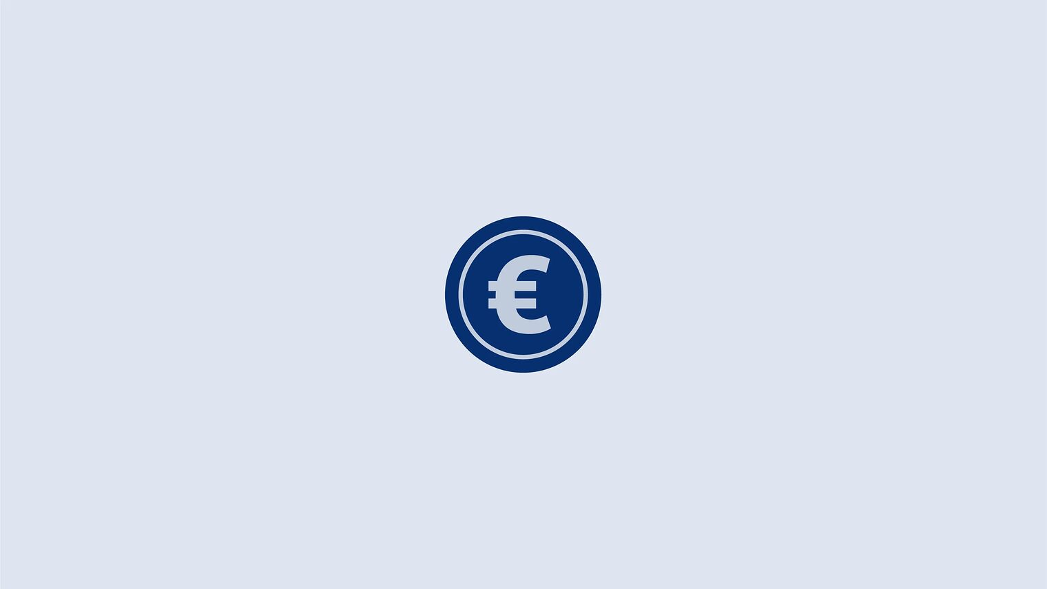 Euromünze auf hellblauen Hintergrund.
